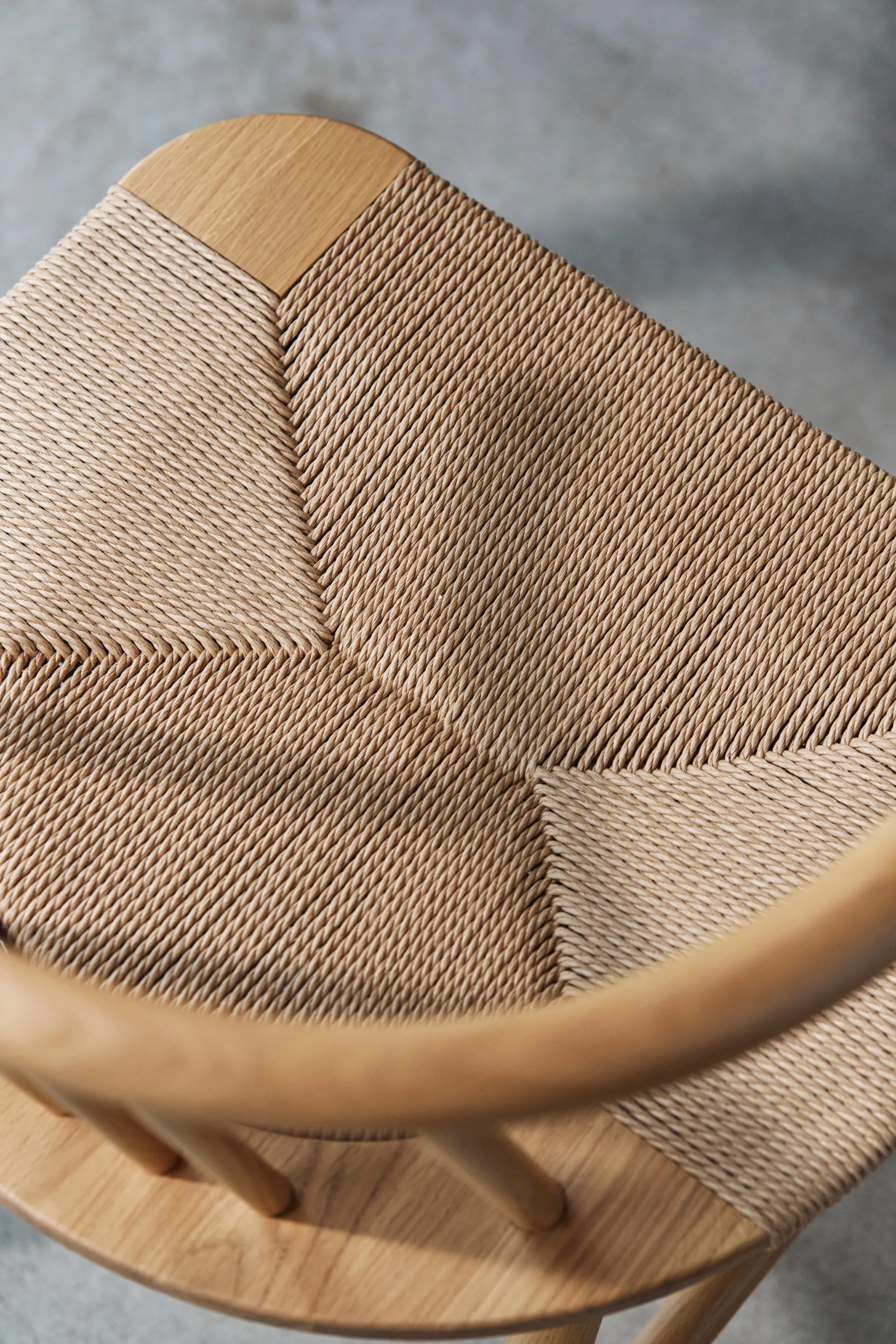 VIOR Esstisch 120 cm + Stuhl 4‑Pack – Lackierte Eiche‑Natur,  NJRD