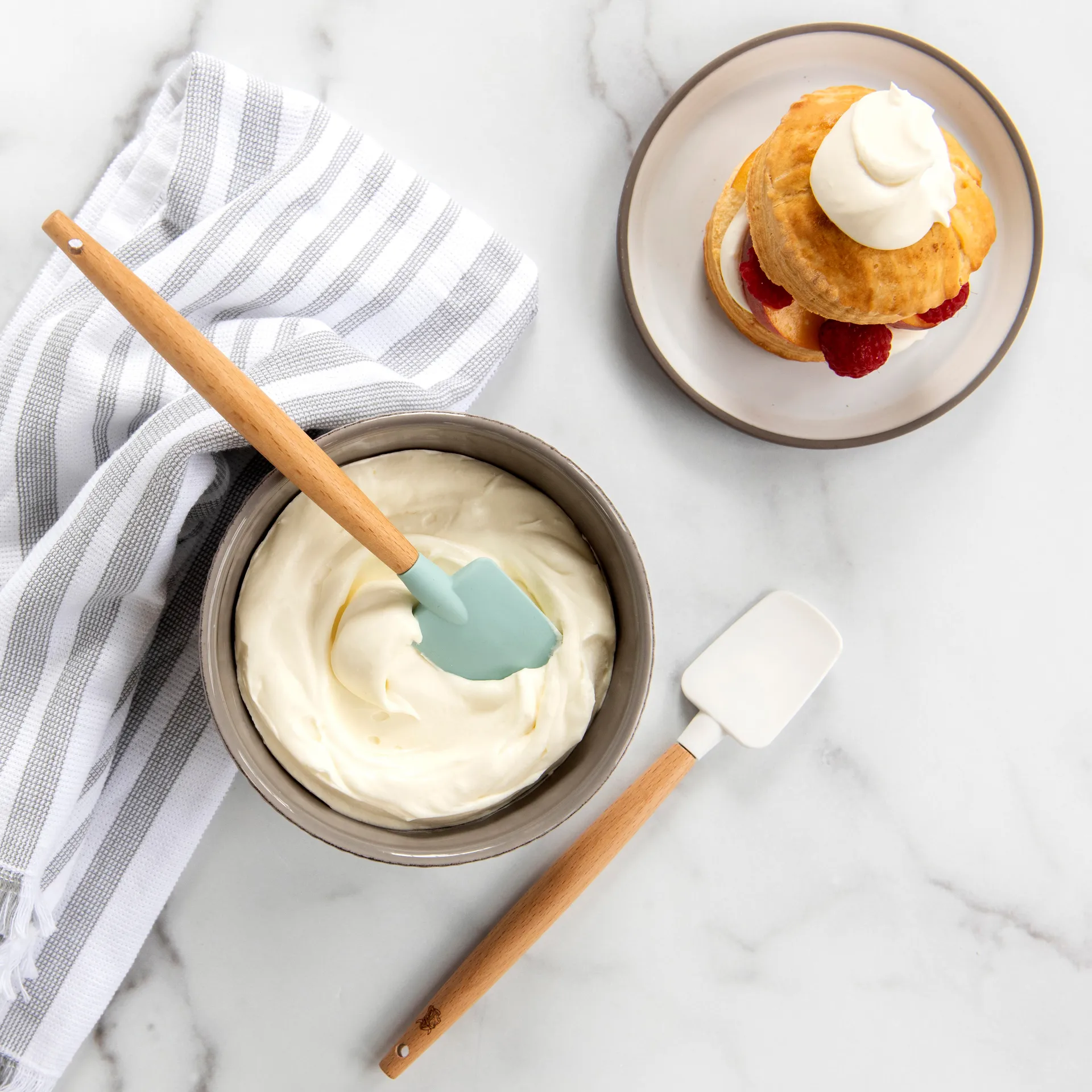 Nordic Ware Mini Teigschaber Buchenholz 2er Pack, Weiß,blau Nordic Ware