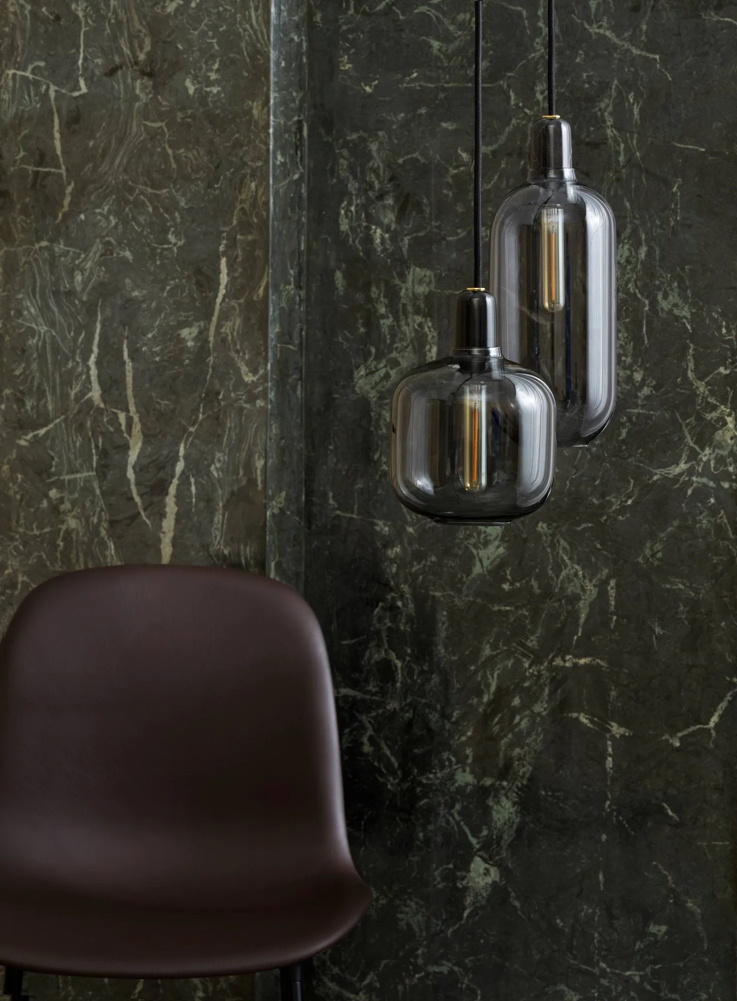 Amp Pendelleuchte groß, Grau-schwarz Normann Copenhagen