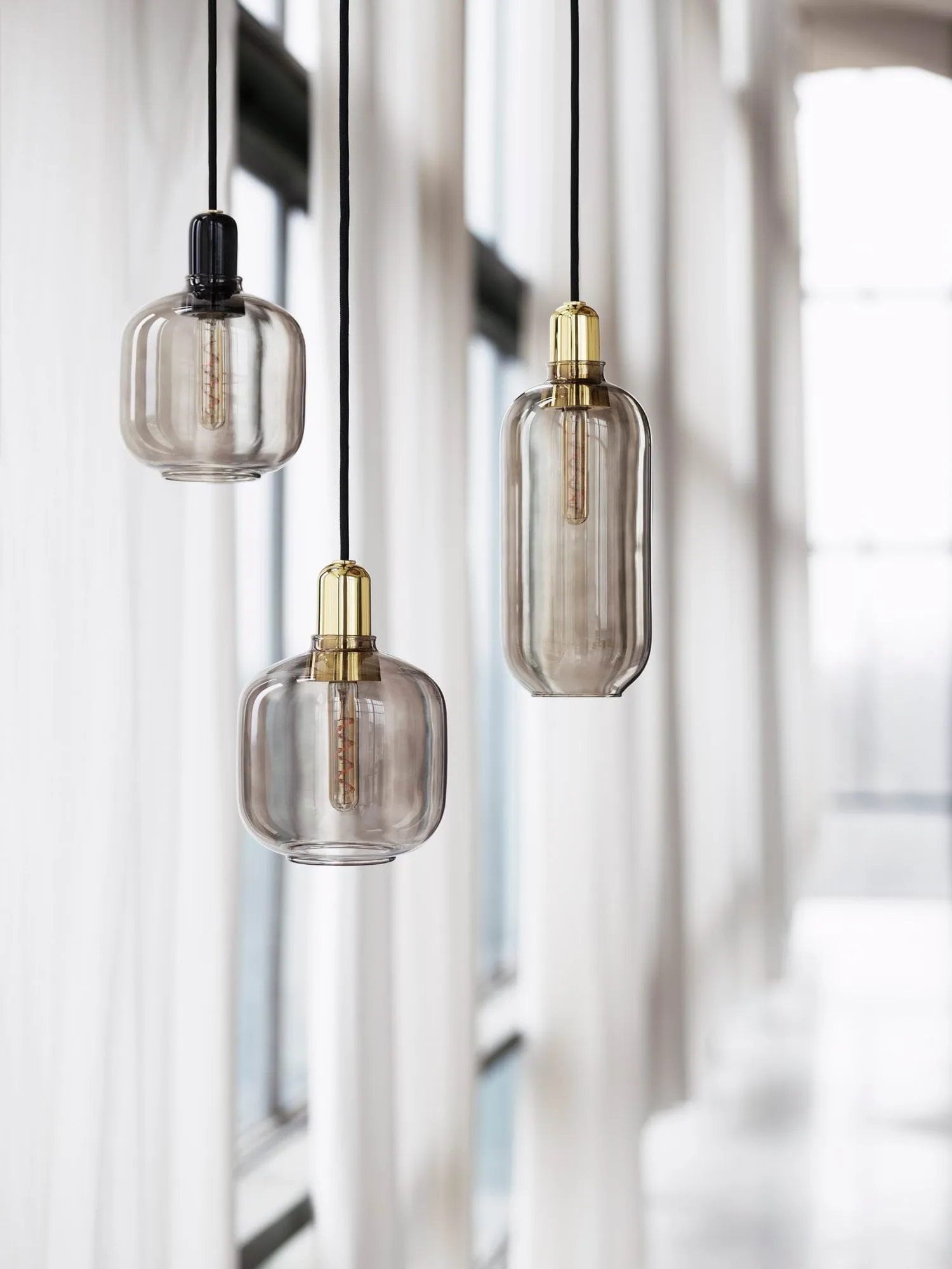 Amp Pendelleuchte klein, Grau-schwarz Normann Copenhagen