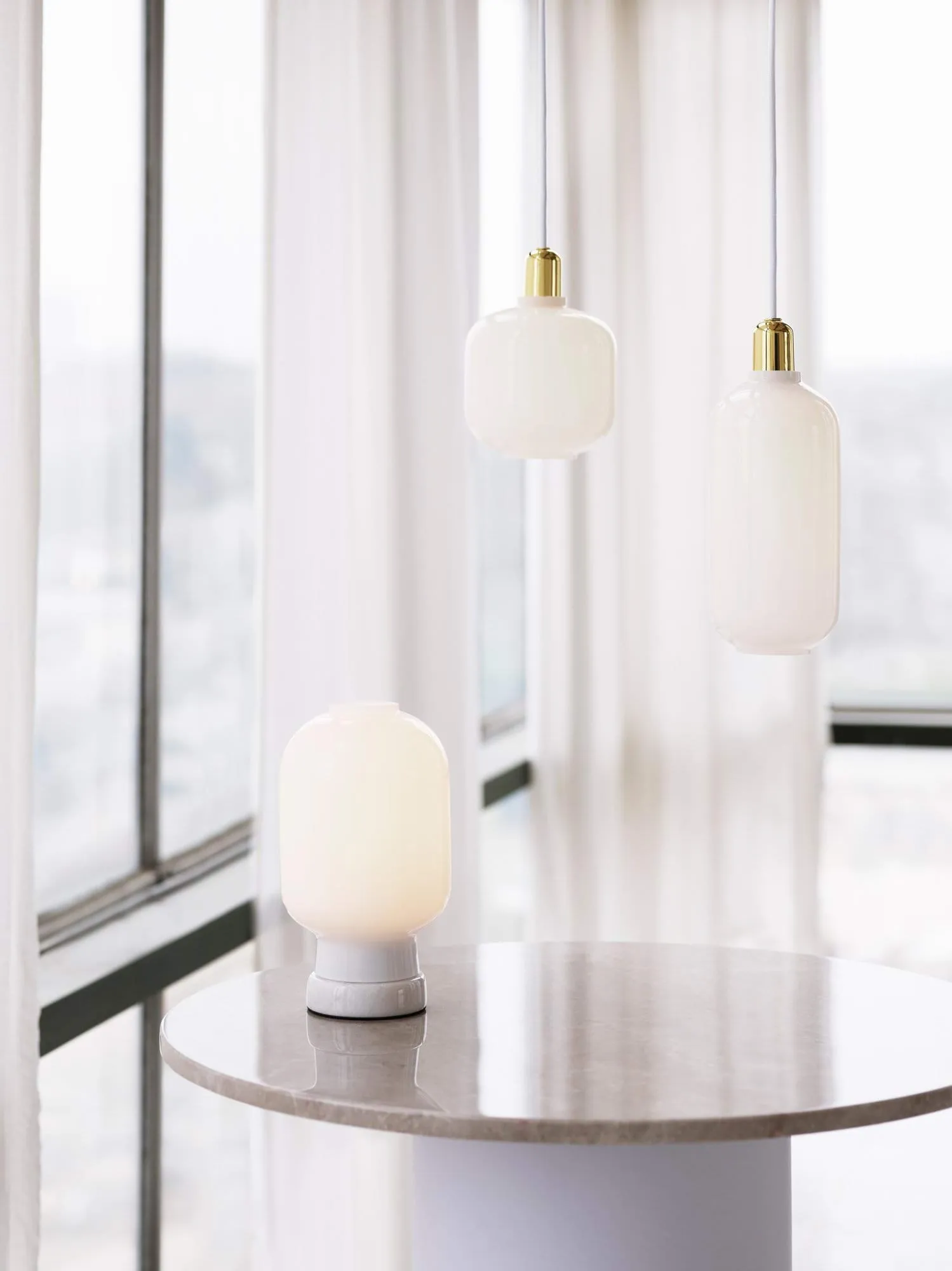Amp Pendelleuchte klein, Weiß-Messing Normann Copenhagen