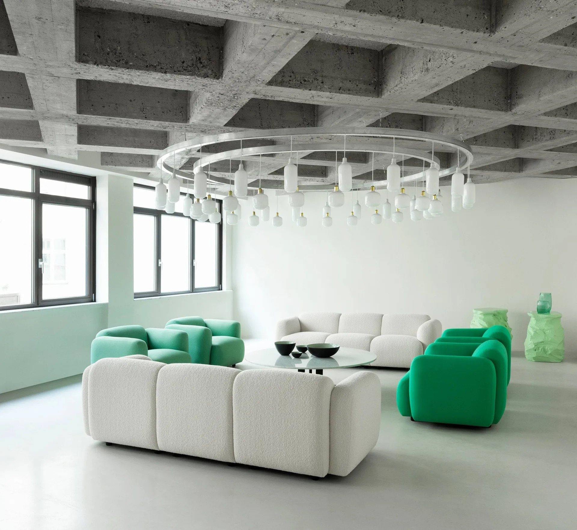 Amp Pendelleuchte klein, Weiß-Messing Normann Copenhagen