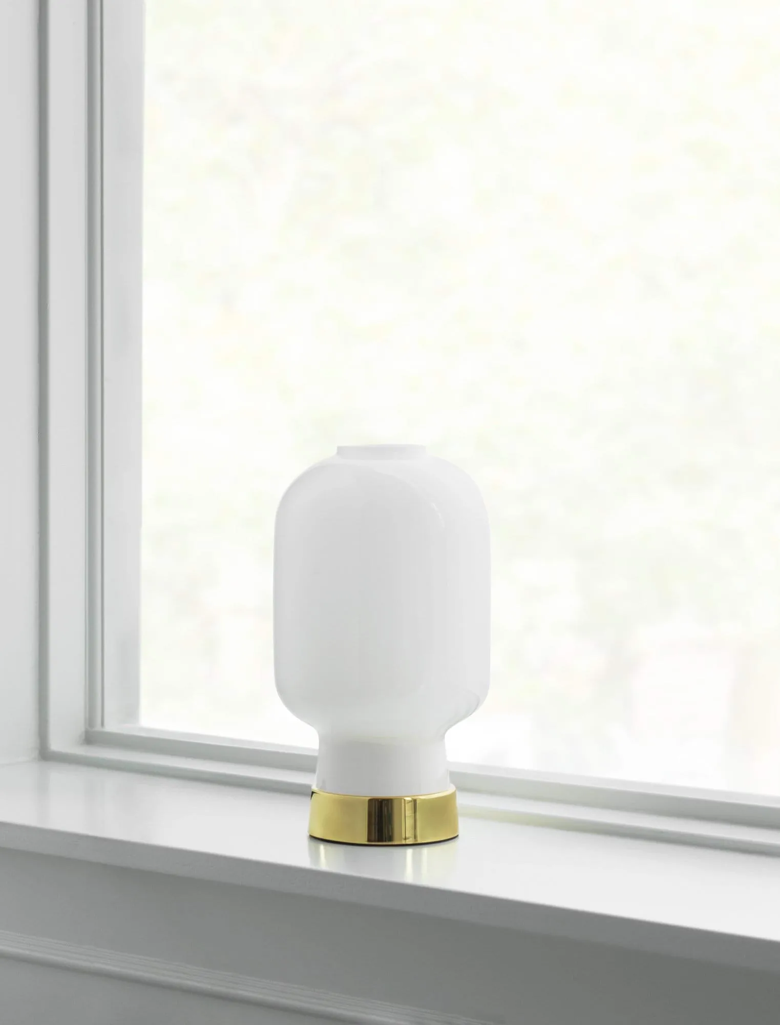 Amp Tischlampa, Weiß-Messing Normann Copenhagen