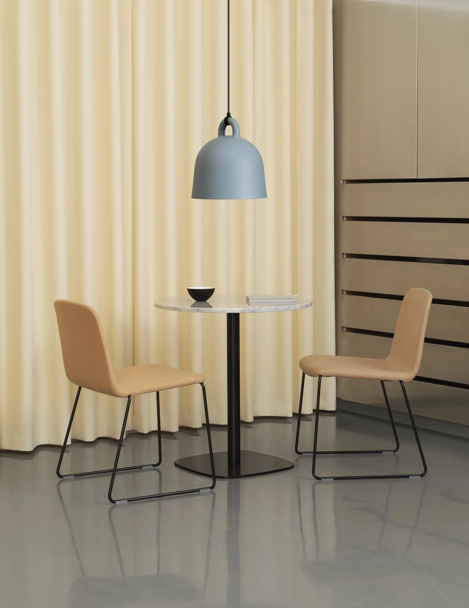 Bell Pendelleuchte grau, Medium Normann Copenhagen