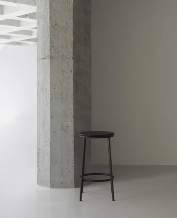 Circa Barhocker 65 cm - Schwarz Aluminium - Normann Copenhagen