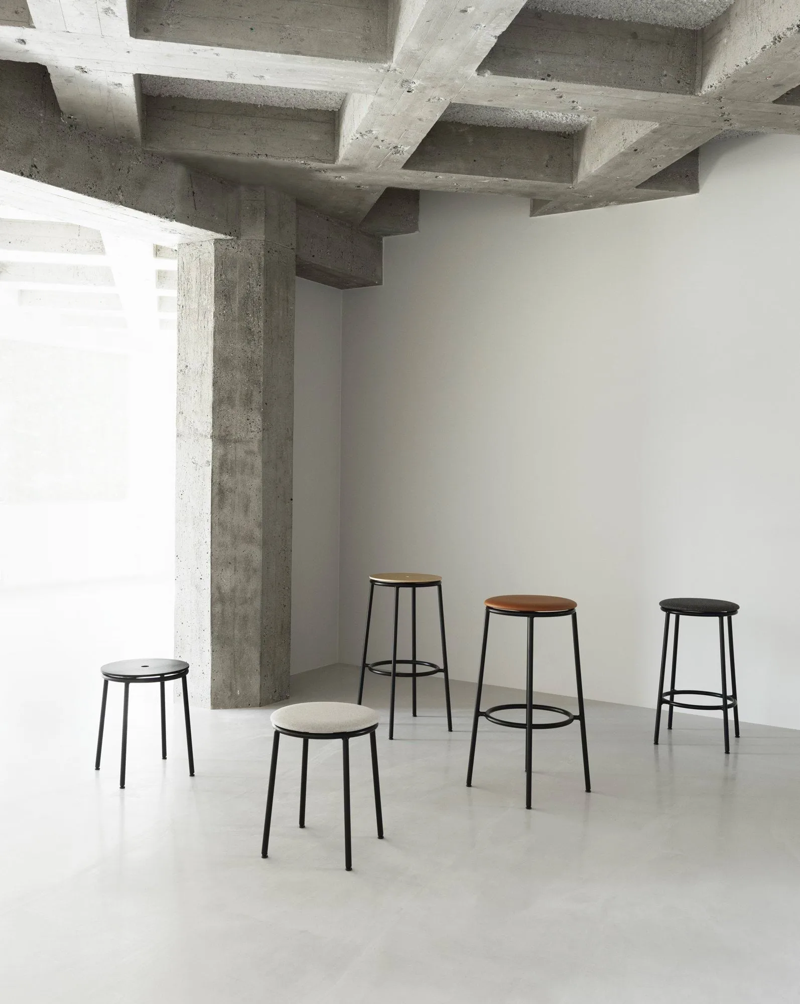 Circa Hocker 45 cm, Schwarz Aluminium Normann Copenhagen