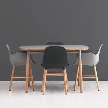 Form Esstisch - Red, Eichenholzbeine - Normann Copenhagen