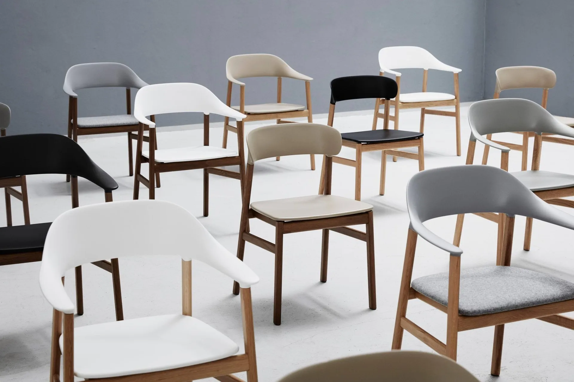 Herit Stuhl Eiche geraucht, Dusty Green Normann Copenhagen