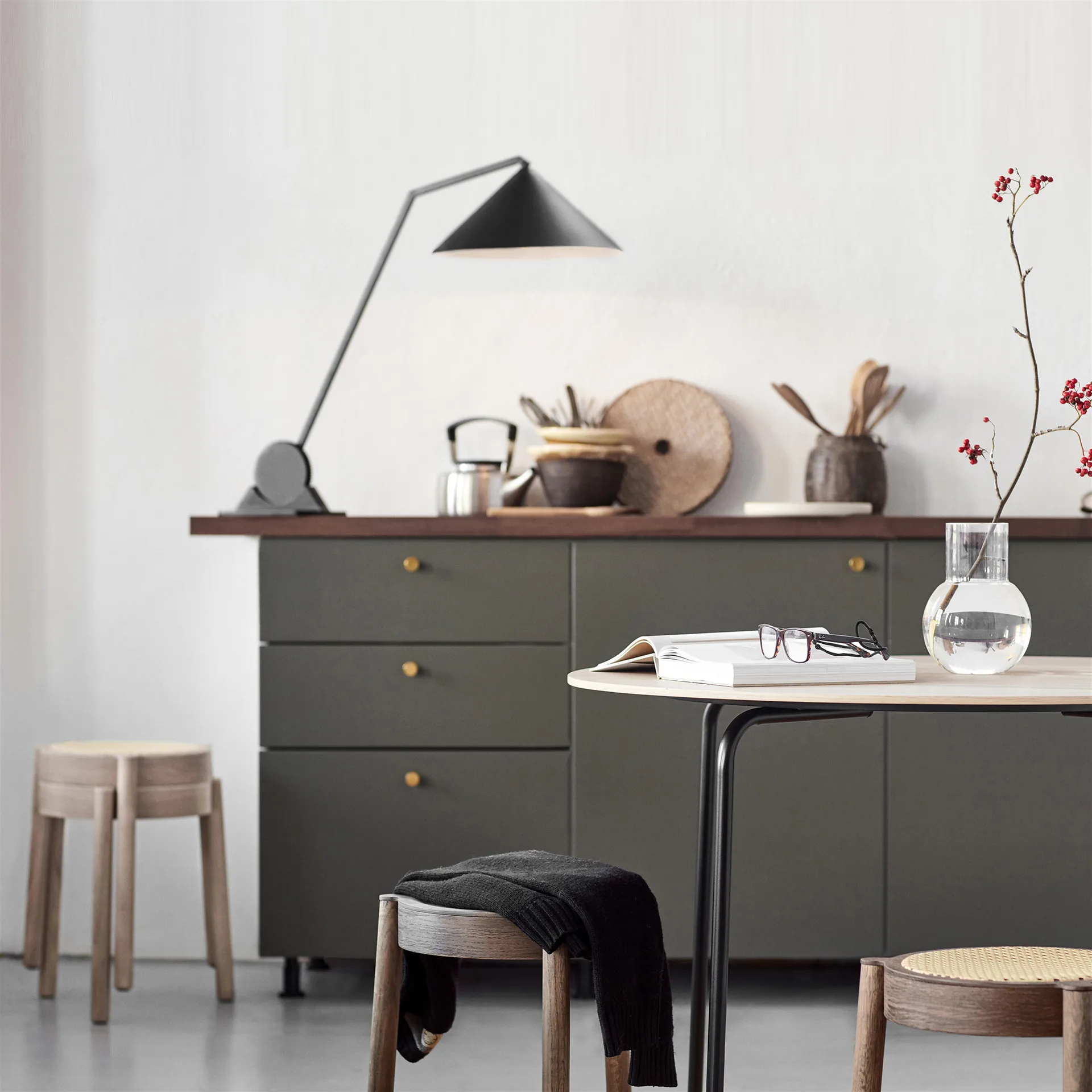Pal Hocker mit Rottingsitz, Helle eiche Northern