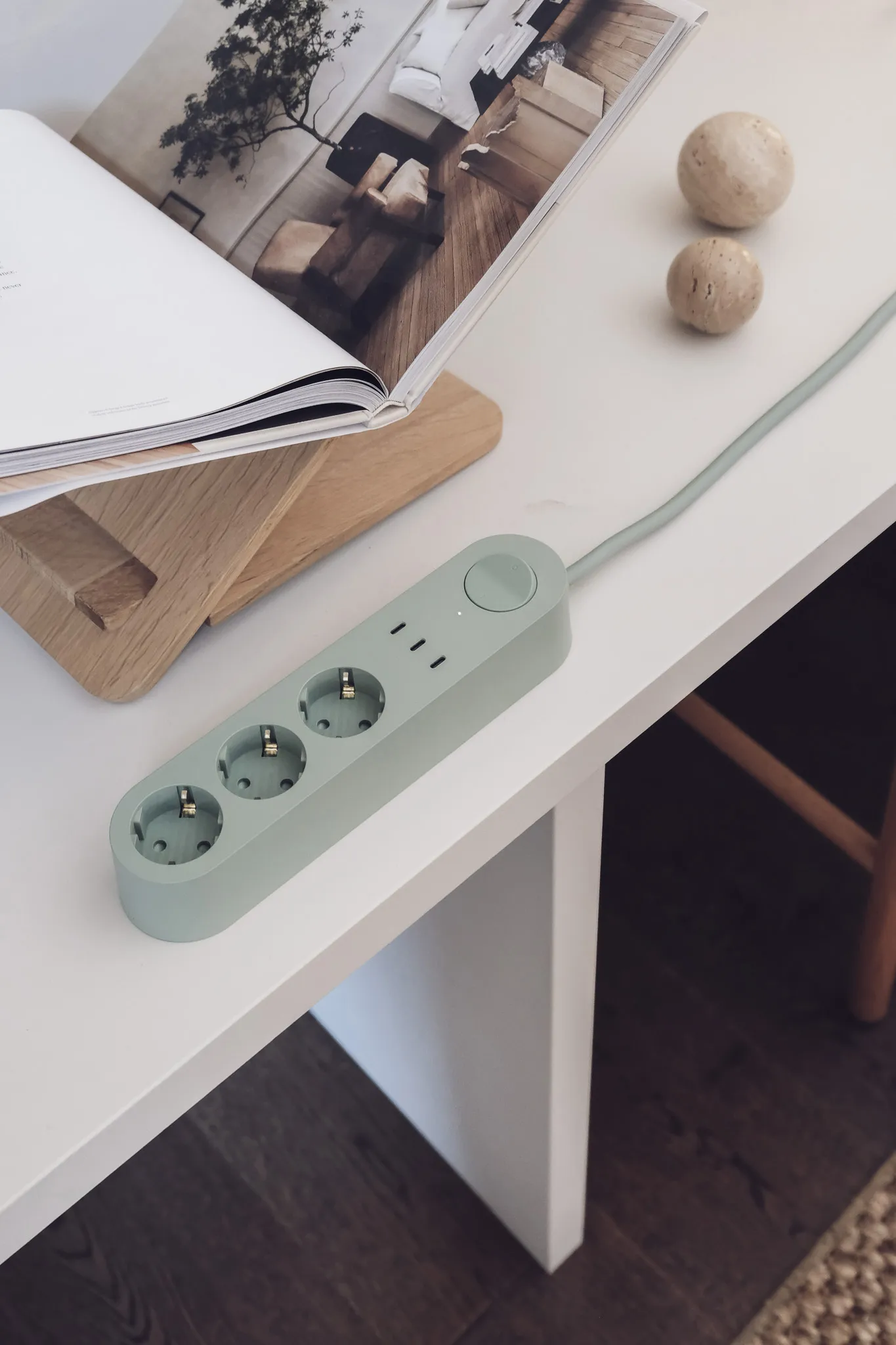Alma Power Bar Steckdosenleiste, Midsummer green Palette