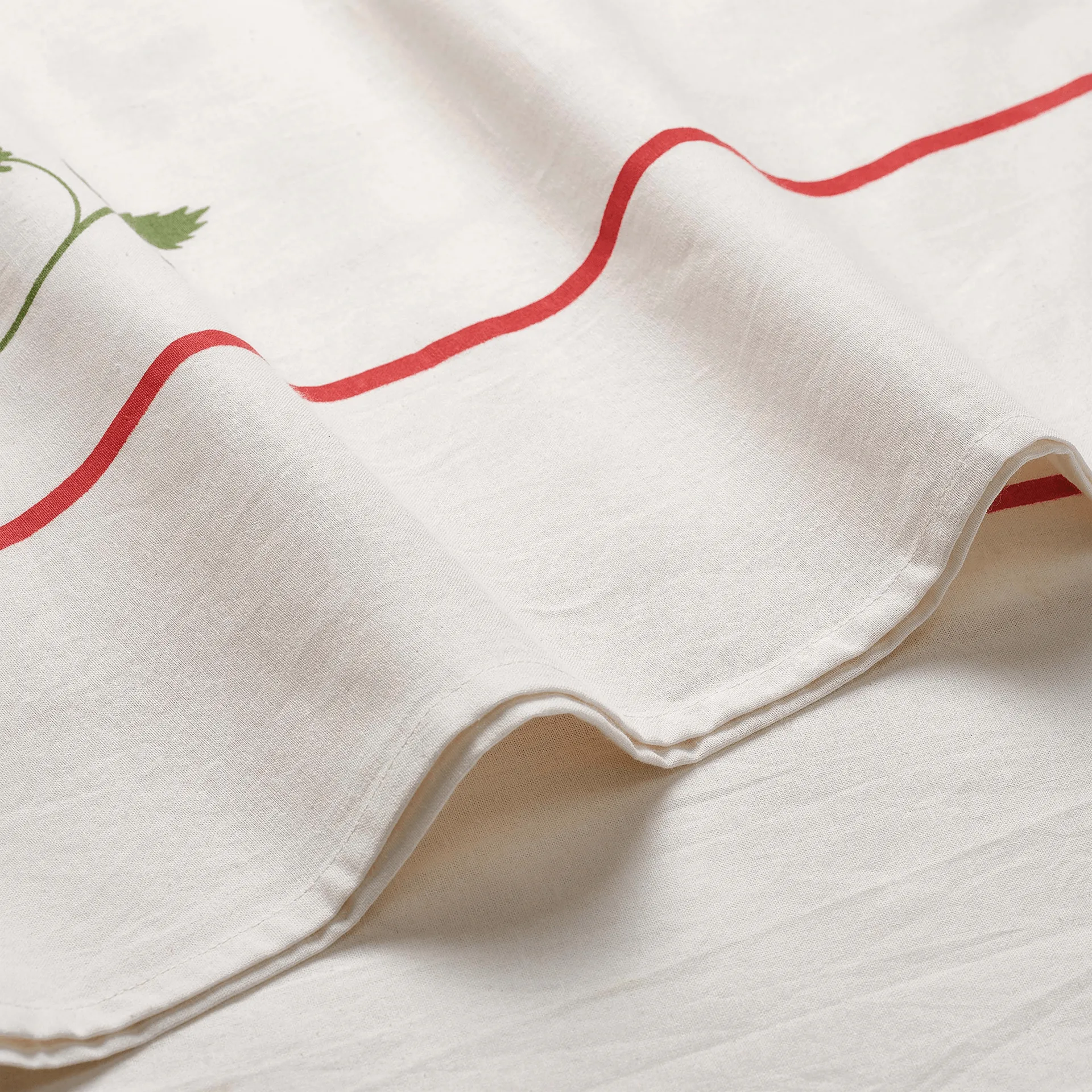 Wild Strawberry Tischdecke, Rot, 250x150 cm Pick a Poppy