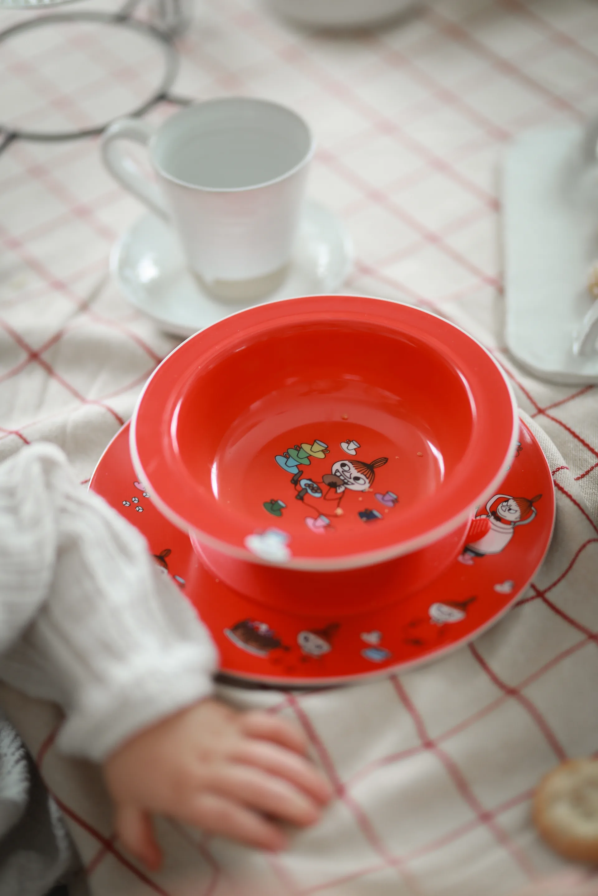 Mumin Little My Teller mit Saugnapf Ø15,5 cm, Rot Rätt Start