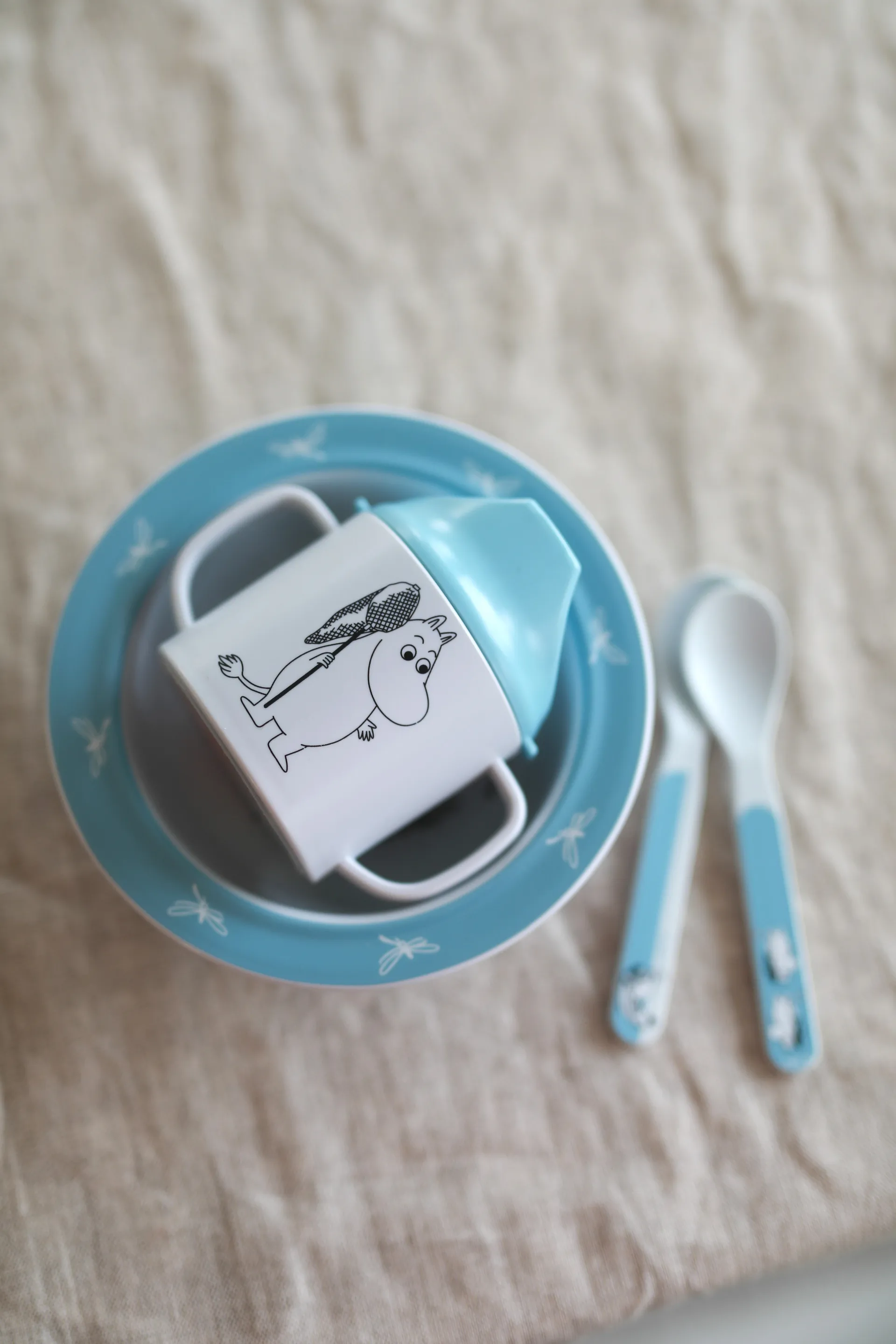 Mumin Water & Bad Trinklernbecher & Teller mit Saugnapf, Blau Rätt Start