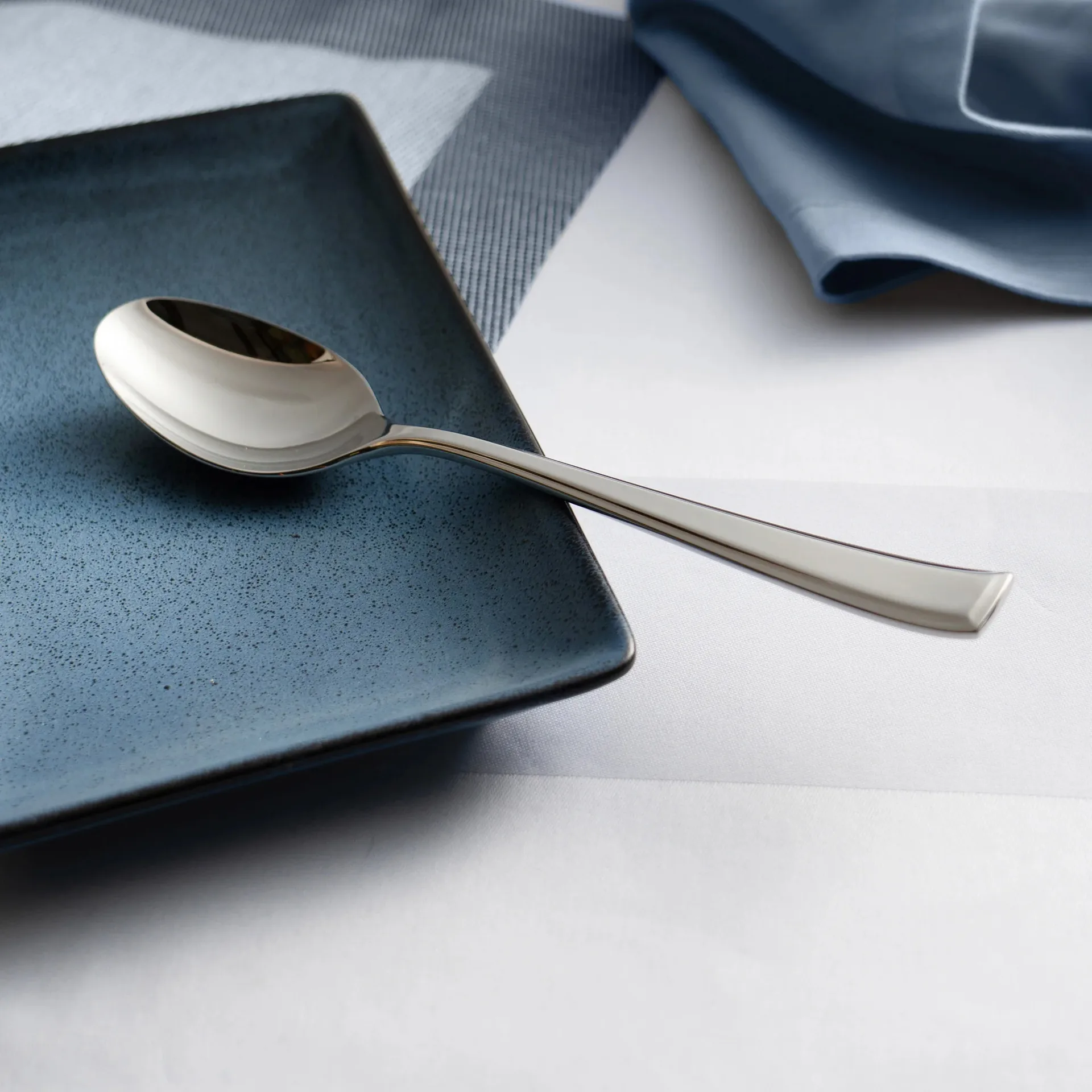 Fairford bright Servierlöffel, Edelstahl, 23,4 cm Robert Welch