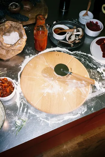 Grand Cru Pizzabrett und Pizzaschneider - Buche, Ø35 cm - Rosendahl