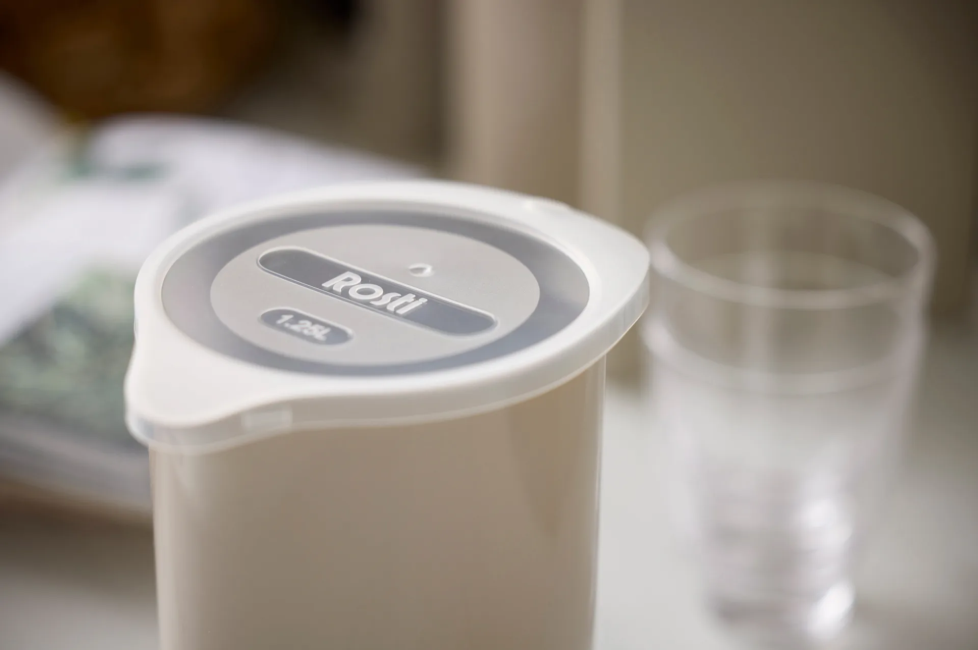 NEU Classic Mixkanne mit Deckel, Humus, 1,25 Liter Rosti