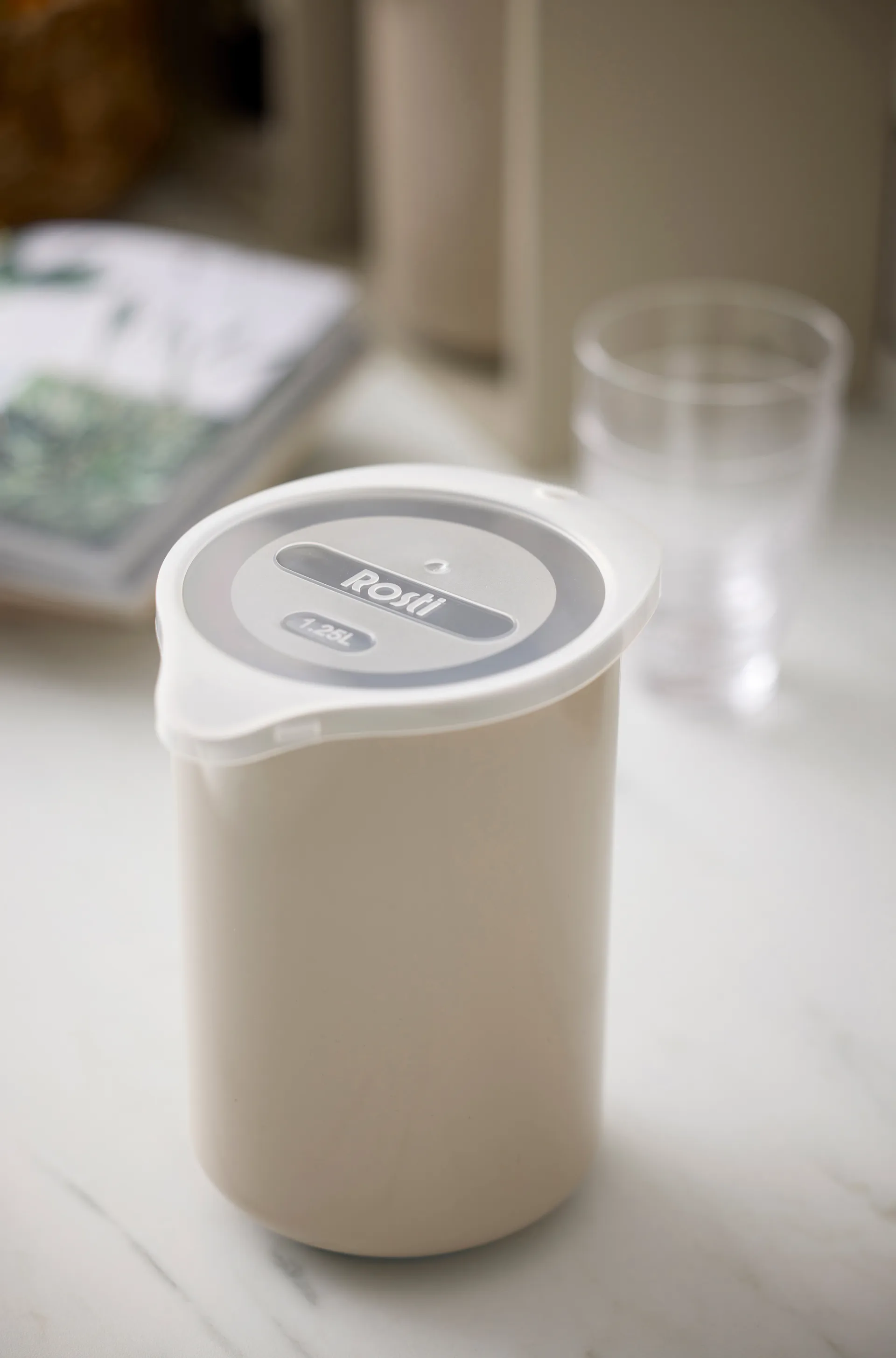 NEU Classic Mixkanne mit Deckel, Humus, 1,25 Liter Rosti