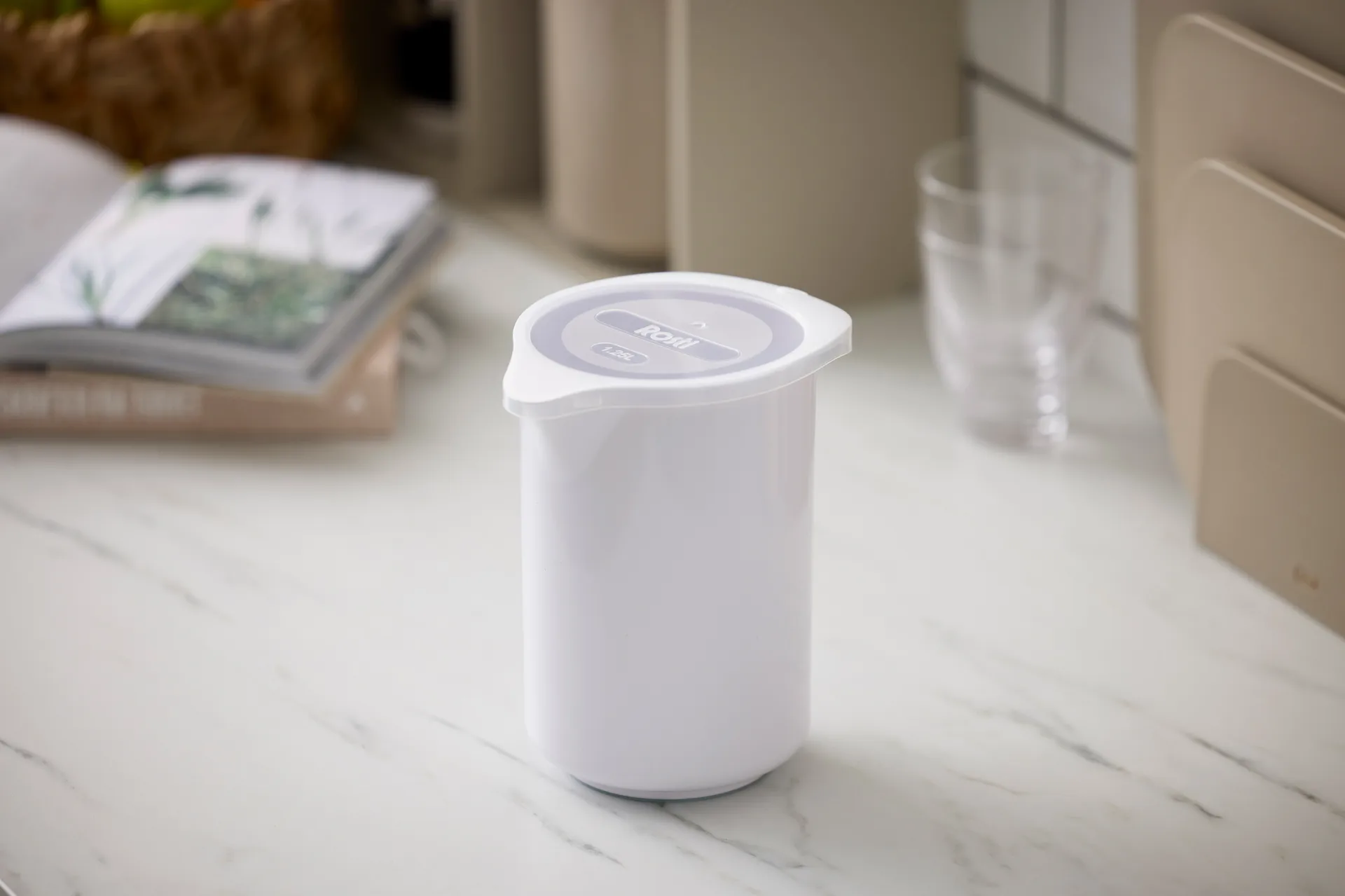 NEU Classic Mixkanne mit Deckel, Weiß, 1,25 Liter Rosti