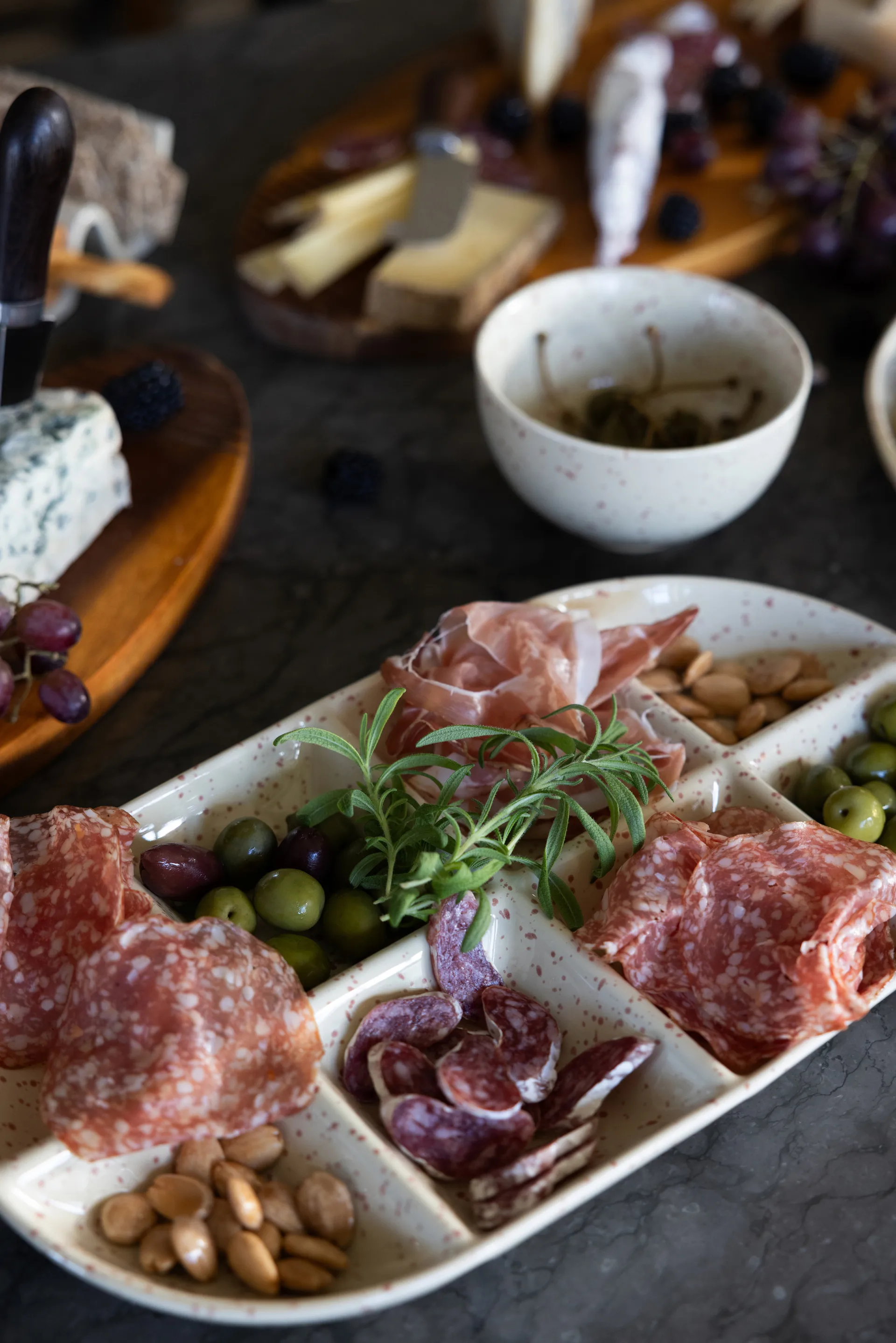 Ditte Servierplatte groß 20x36 cm, Beige-Weinrot Sagaform