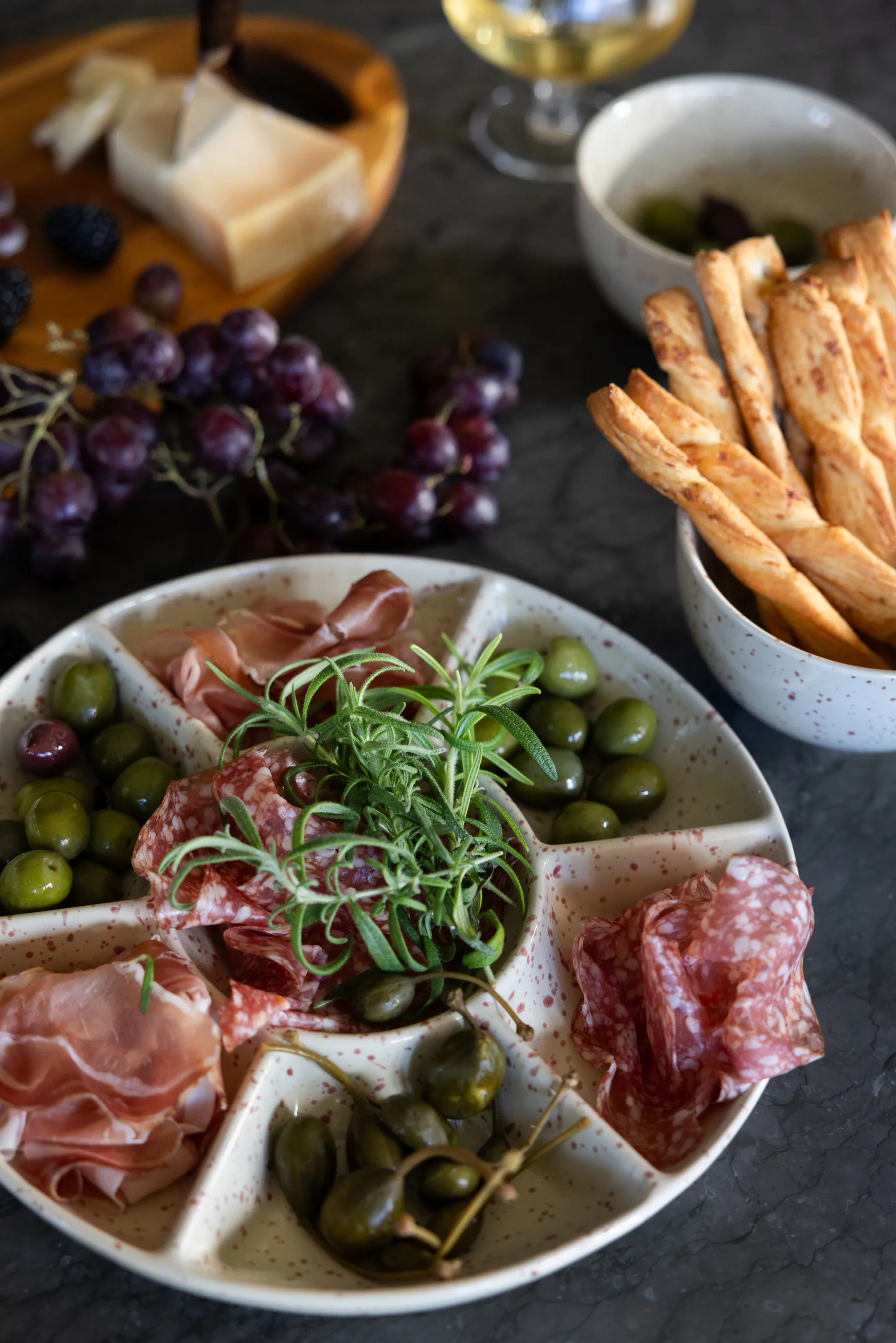 Ditte Servierteller, Beige-Weinrot Sagaform