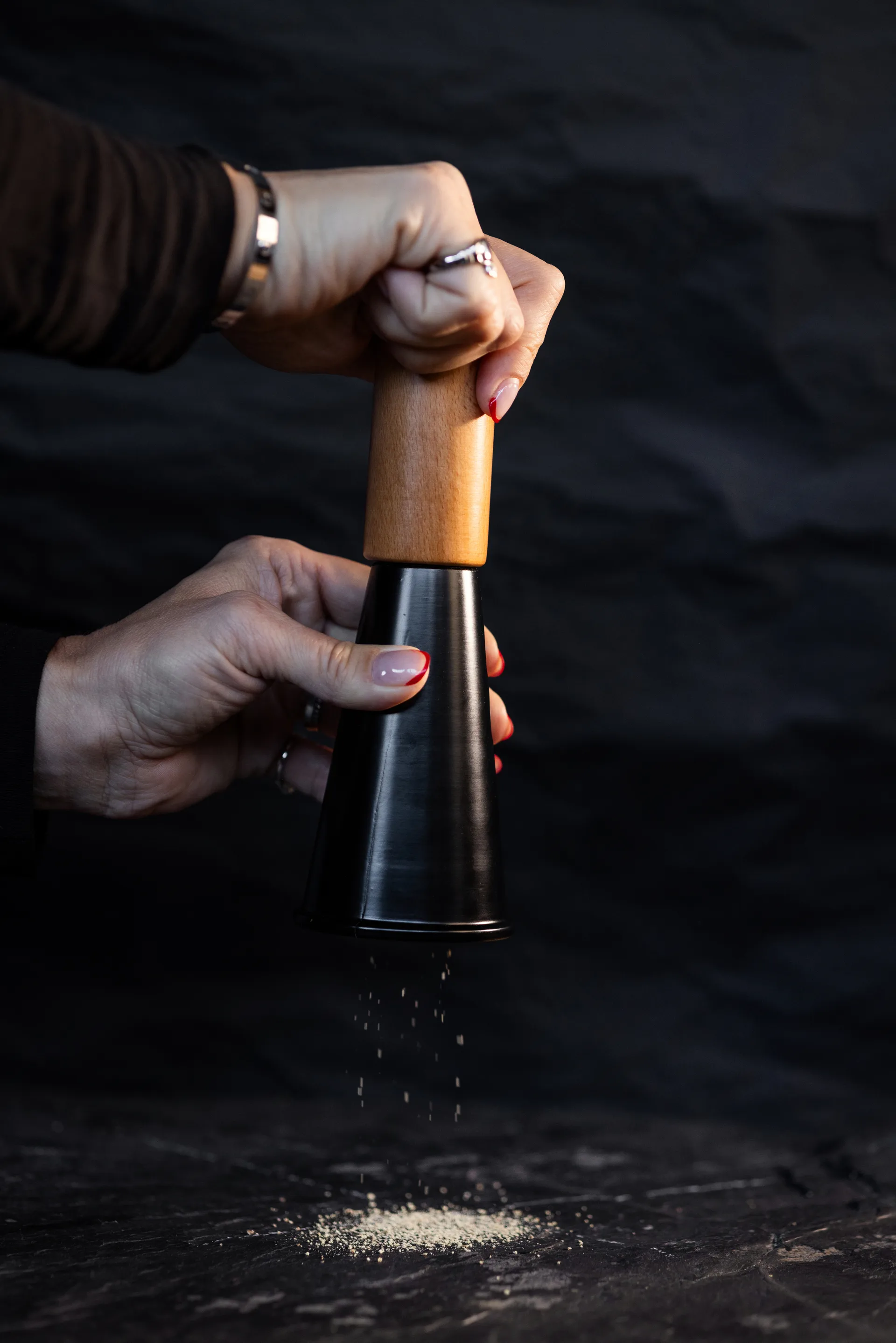 Gurken Salz- und Pfeffermühle mittel 20,5 cm, Schwarz-braun Sagaform