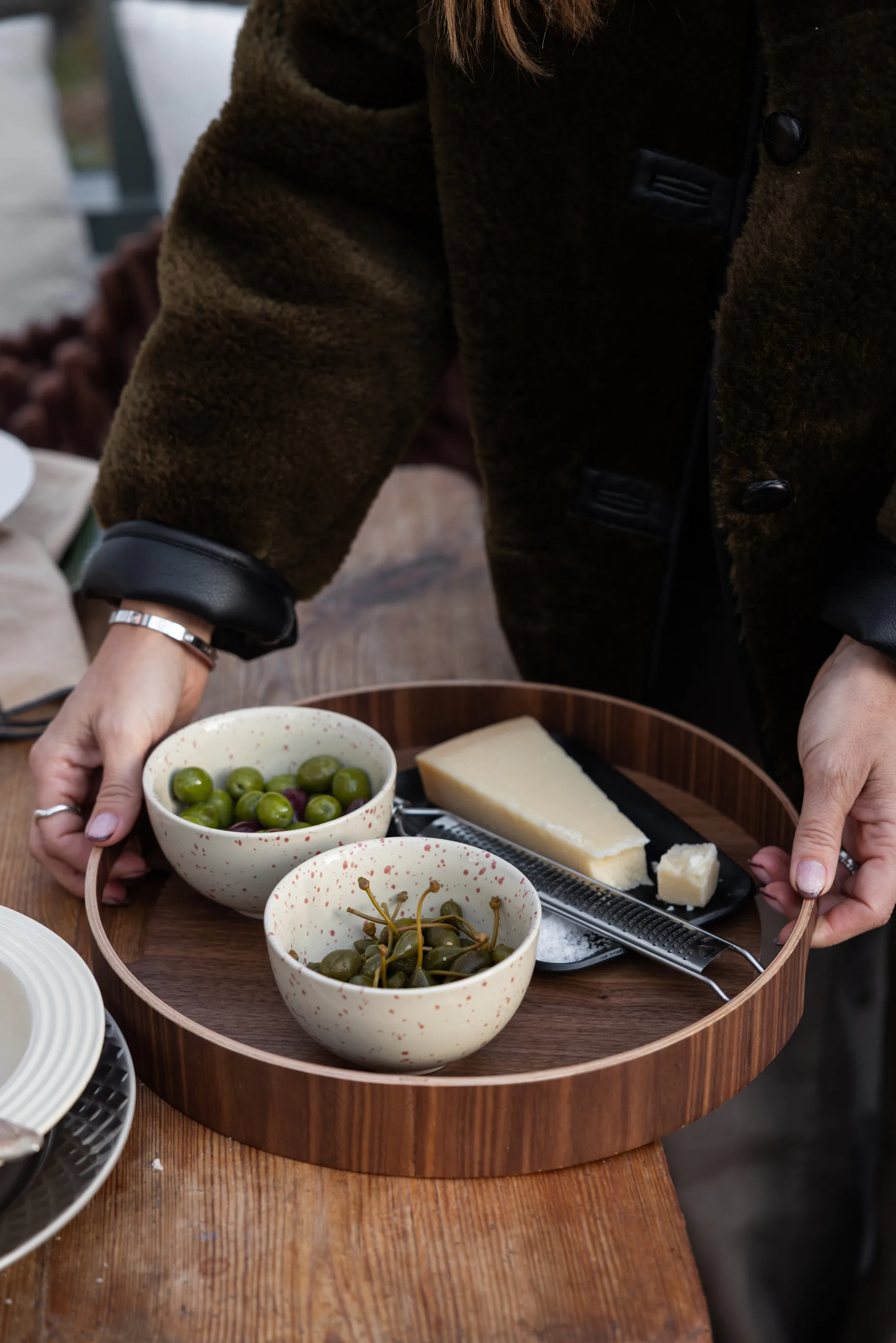 Hanna runde Tablett Ø35 cm, Dunkelbraun Sagaform