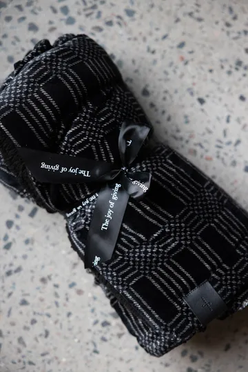 Rut Fleece-Decke 130x170 cm - Schwarz - Sagaform