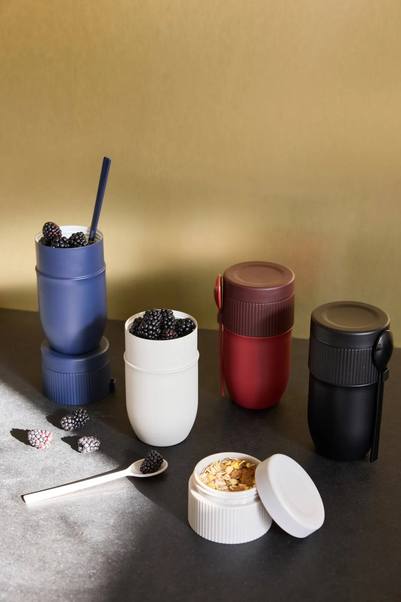 Ted Thermos-Joghurtbecher mit Löffel, Blau Pantone 2379C, 32 cl Sagaform