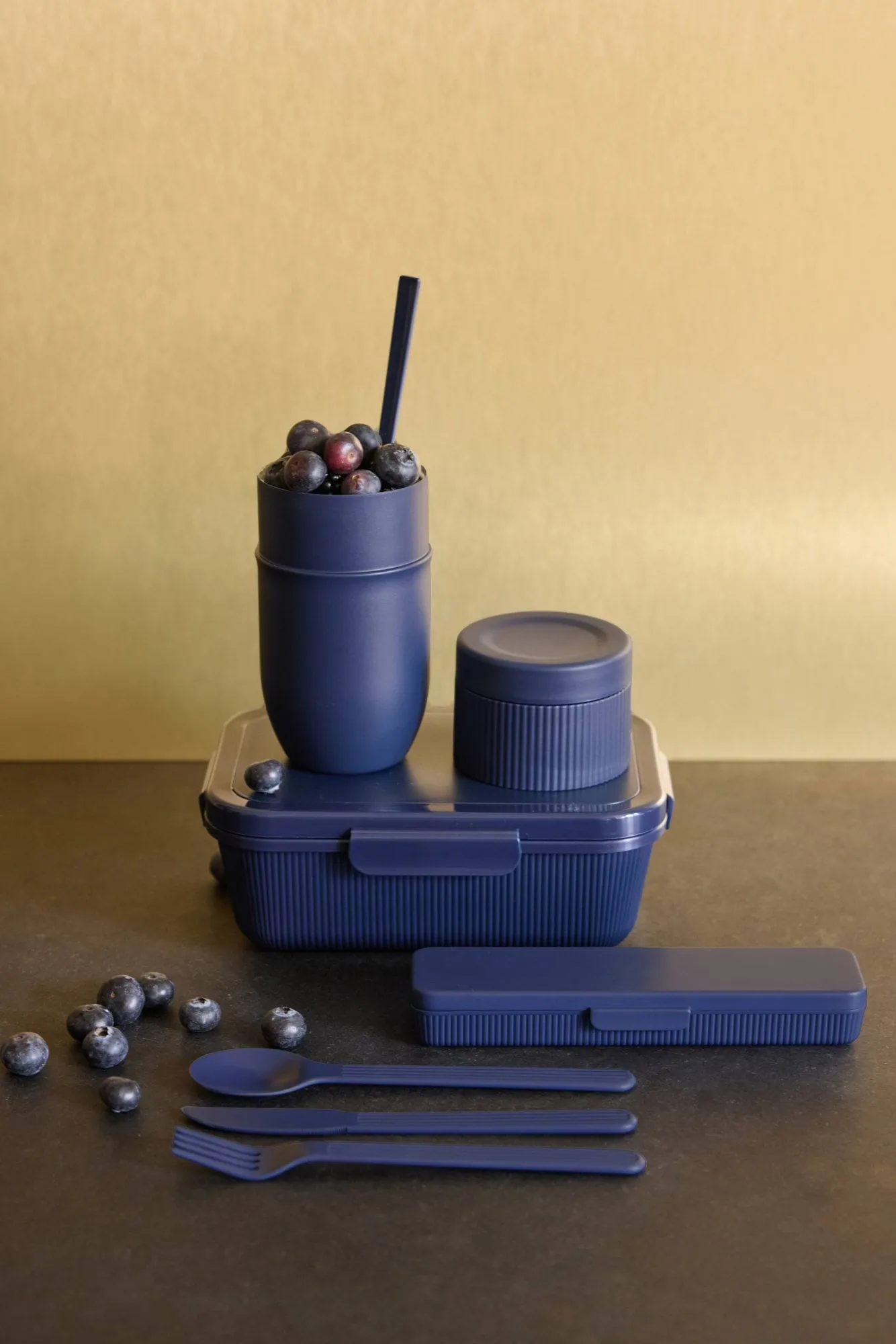 Tina Besteckset, Blau Pantone 2379C Sagaform