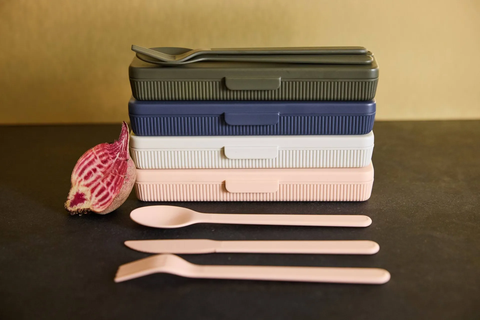 Tina Besteckset, Grün Pantone 4228C Sagaform