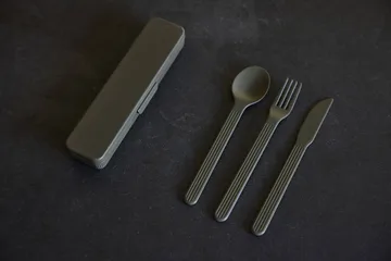 Tina Besteckset - Grün Pantone 4228C - Sagaform