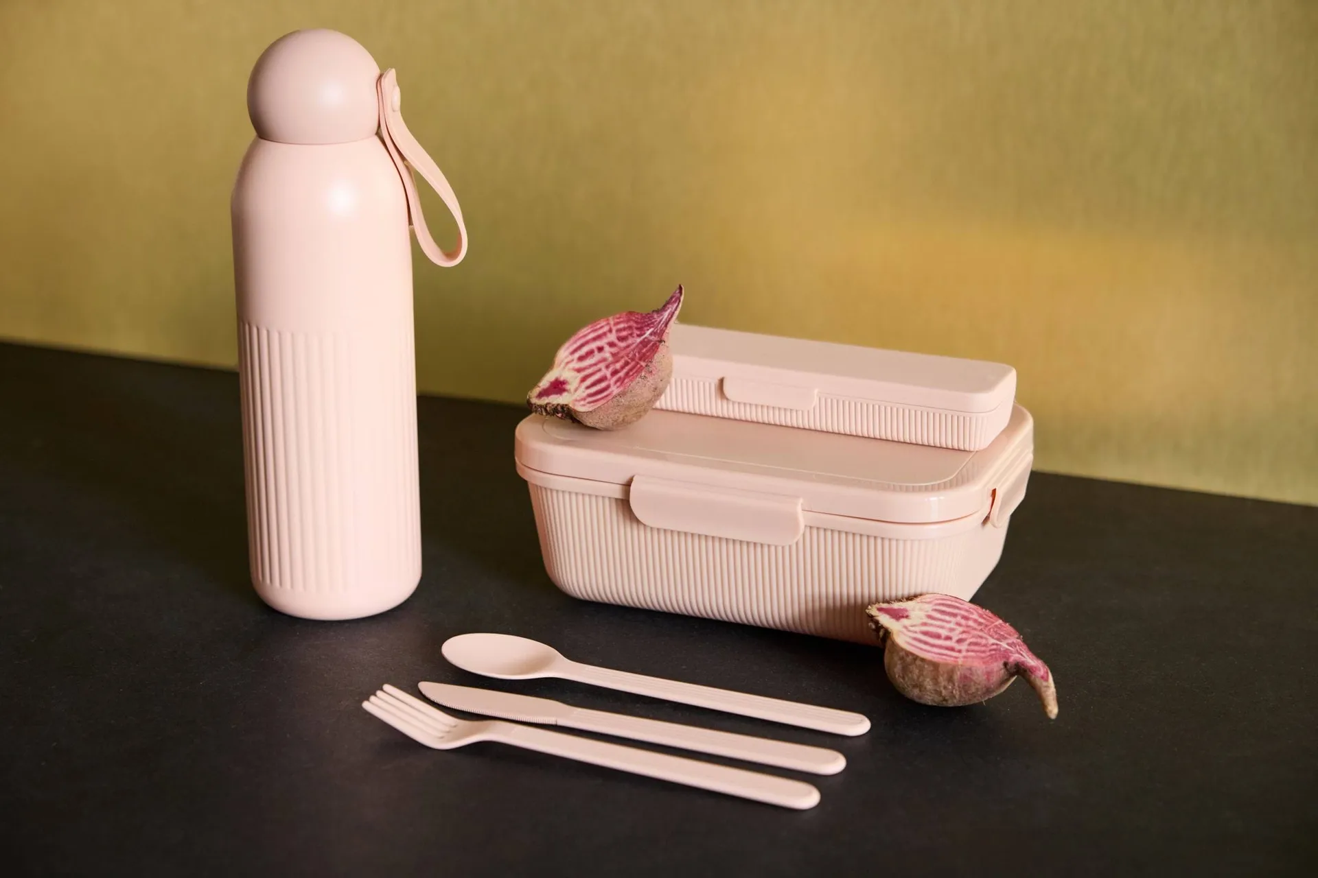 Tina Besteckset, Rosa Pantone 489C Sagaform