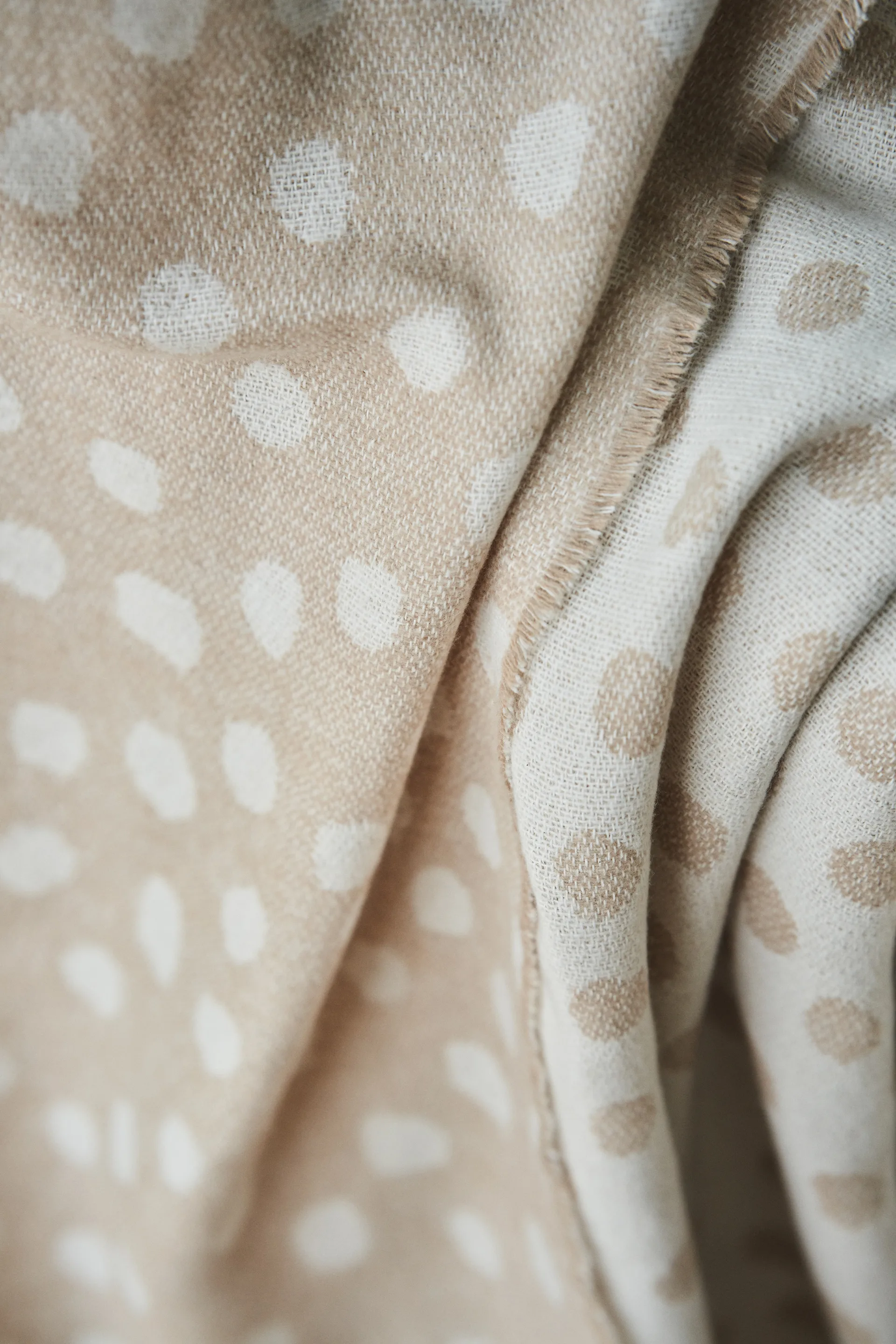 Droplets Baumwolldecke 130 x 185cm, Beige Scandi Living