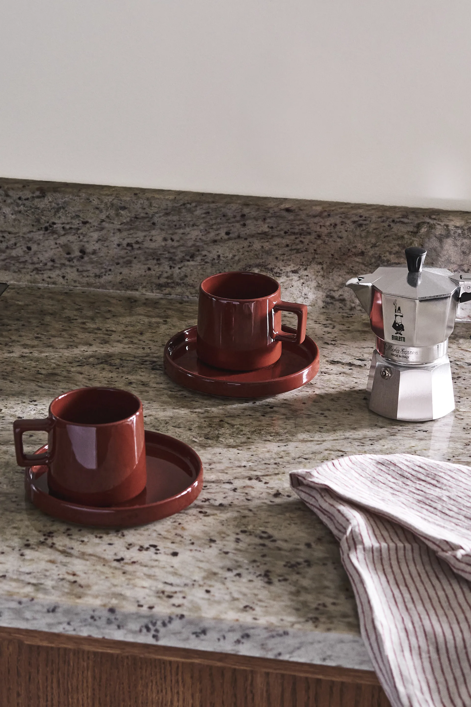 Taper Teller 14 cm, Rot Scandi Living