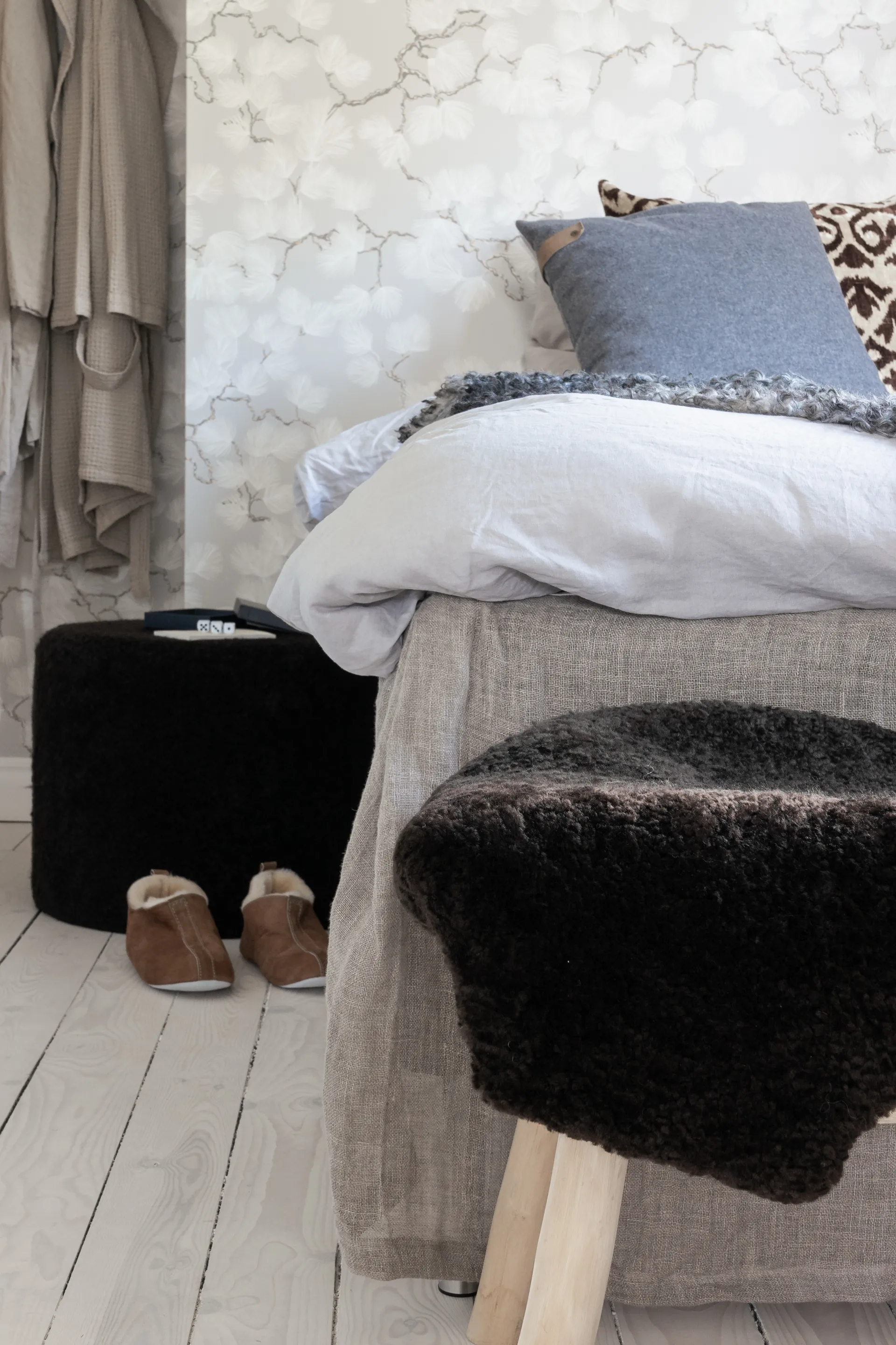 Shepherd Pouf Frida 50 x 40 cm, Dunkelbraun Shepherd of Sweden