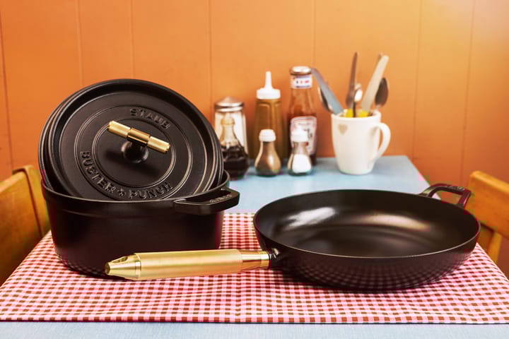 Buster & Punch Bratpfanne Gusseisen schwarz Ø28 cm, Messinggriff STAUB
