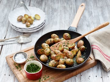 Staub Bratpfanne Gusseisen schwarz heller Holzgriff - Ø20 cm - STAUB