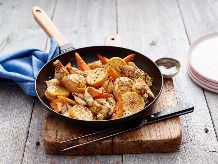 Staub Bratpfanne Gusseisen schwarz heller Holzgriff, Ø20 cm STAUB