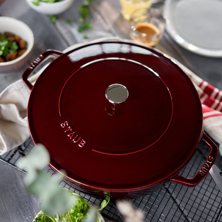 Staub Chistera tiefe Schmorpfanne Gusseisen Ø24 cm, Granatrot STAUB