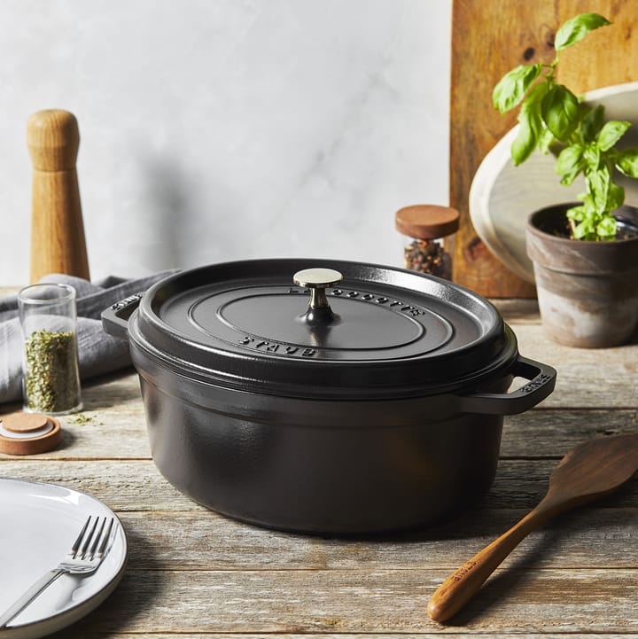 Staub La Cocotte ovaler Topf Gusseisen 2,35 L, Schwarz STAUB