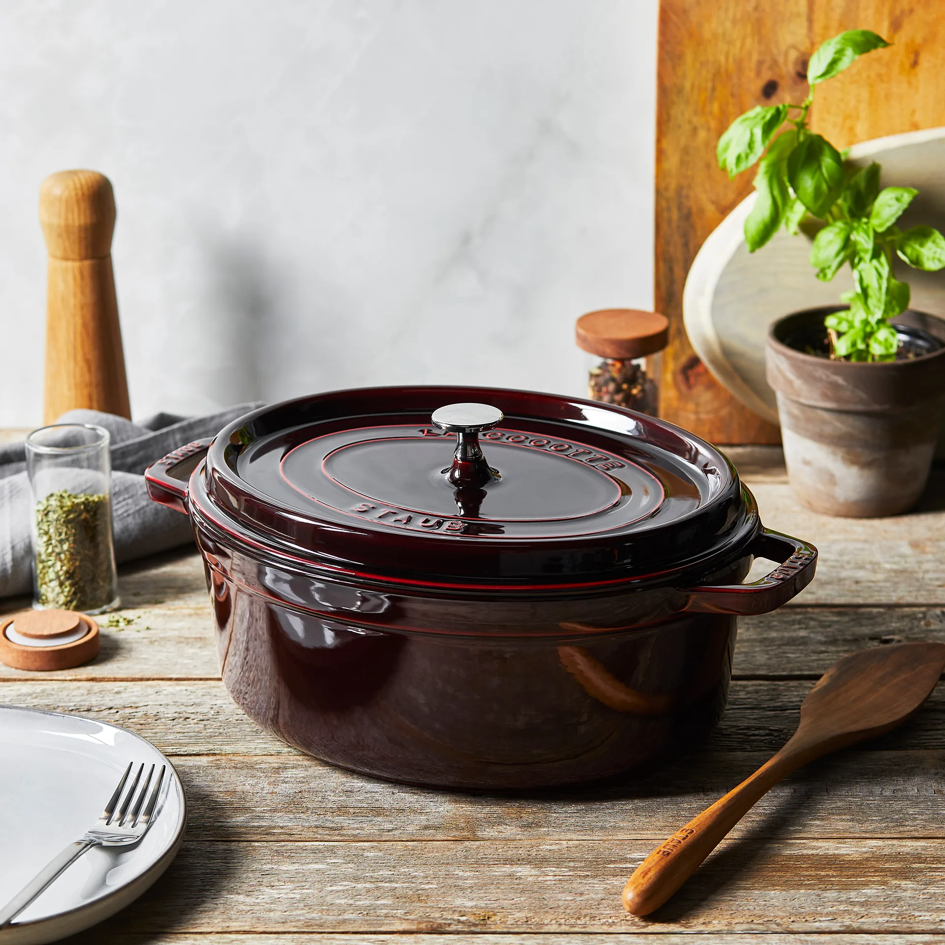 Staub La Cocotte ovaler Topf Gusseisen 5,5 L, Granatrot STAUB