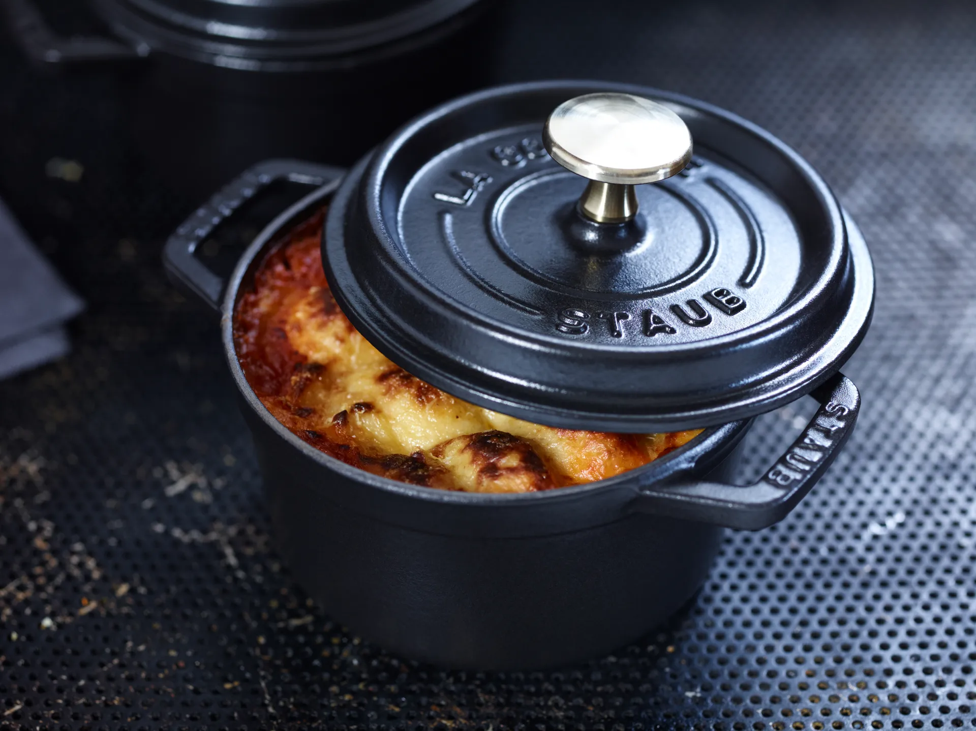 Staub La Cocotte runder Topf Gusseisen 0,8 L, Schwarz STAUB