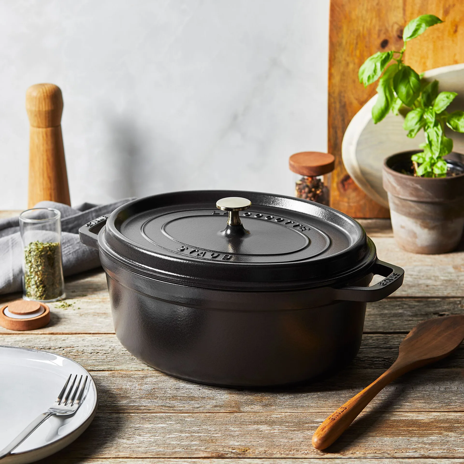 Staub ovaler Topf aus Gusseisen 4,2 l, Schwarz STAUB