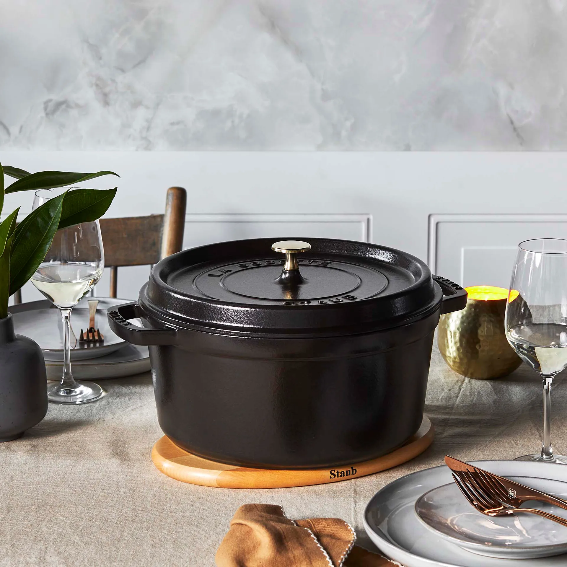 Staub runder Topf aus Gusseisen 6,7 l, Schwarz STAUB