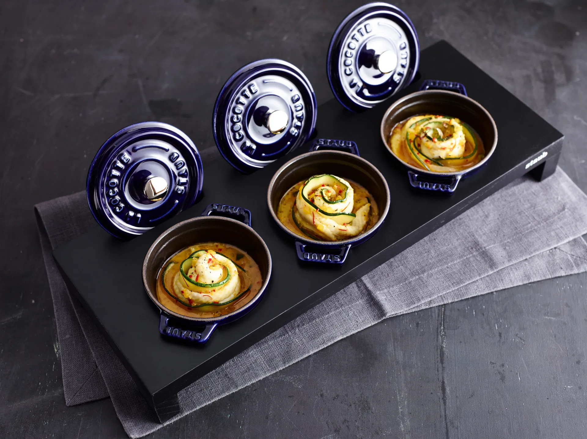 Staub Servierhalter für 3 Mini-Töpfe, Schwarz STAUB