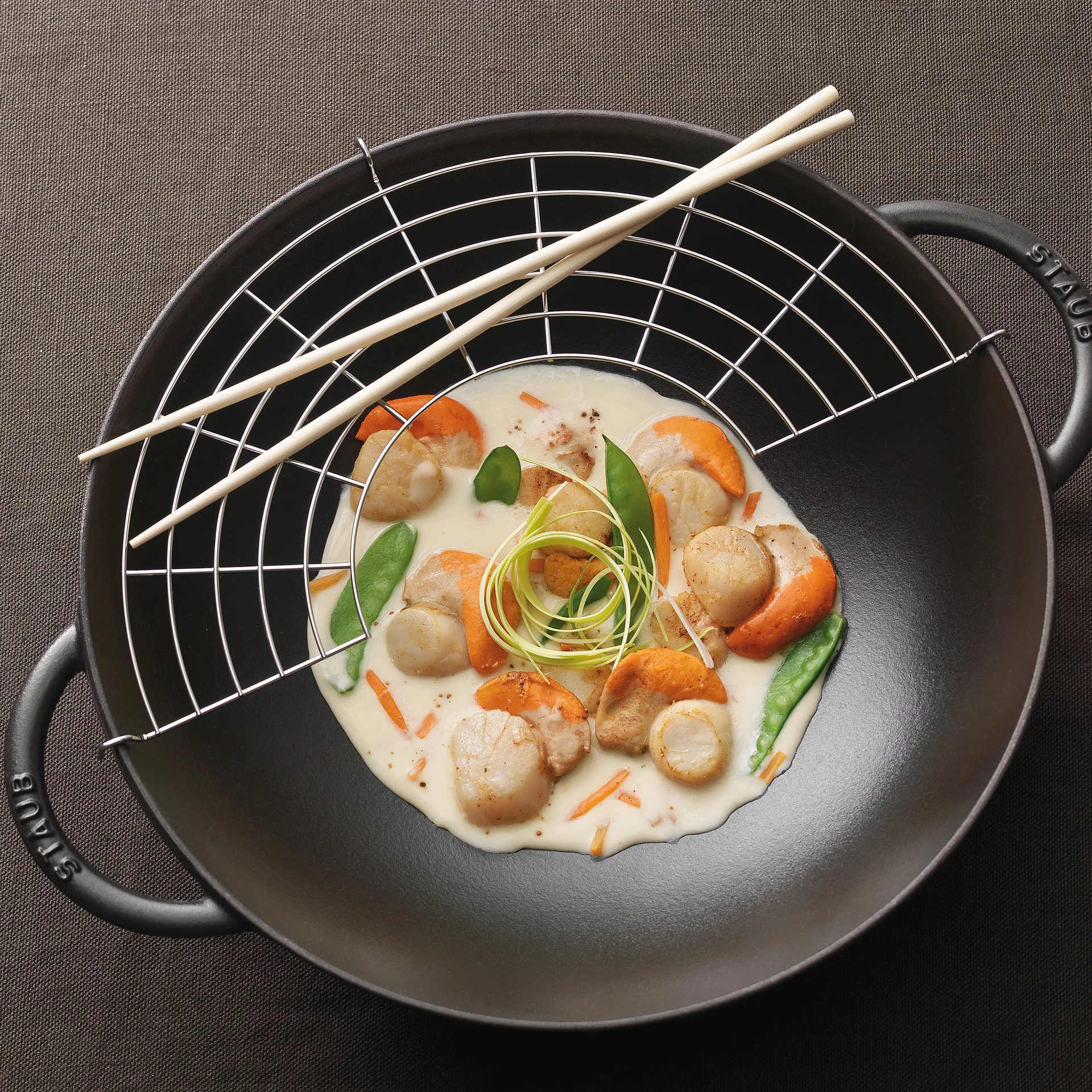 Wok mit Glasdeckel Ø37cm 5,7 L, Schwarz STAUB