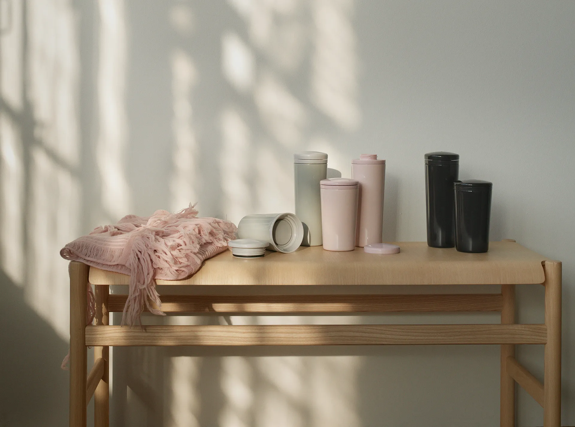Carrie Thermosbecher 0,4 Liter, Light grey Stelton
