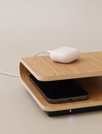 Ro kabelloses Ladegerät - Oak - Stelton