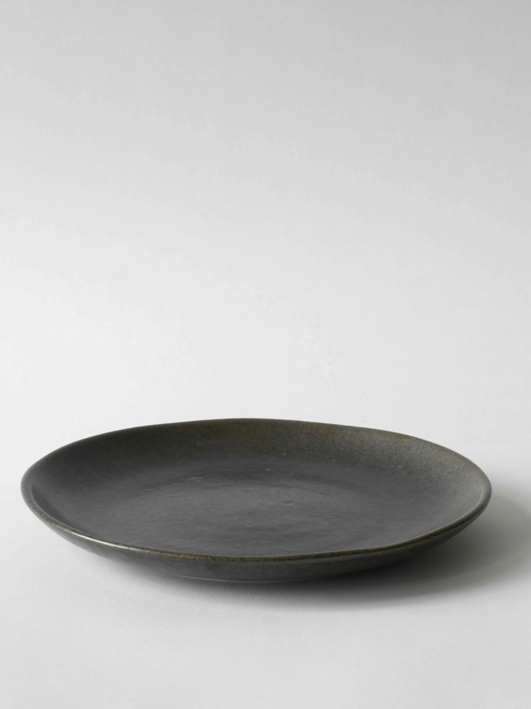 Bastia Teller Ø26,5 cm, Schwarz Tell Me More