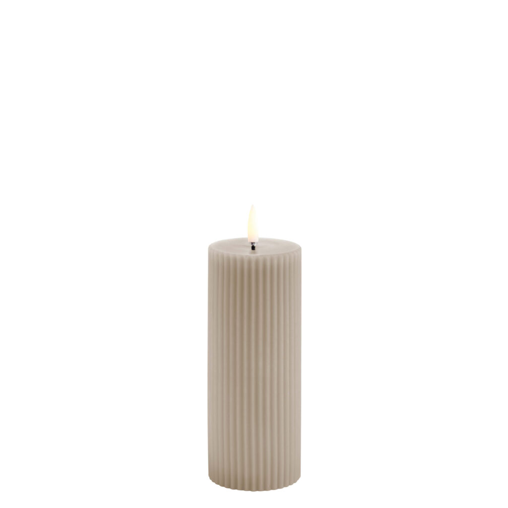 Uyuni Lighting LED Blockkerze Geriffelt 5,8x15 cm Sandstein